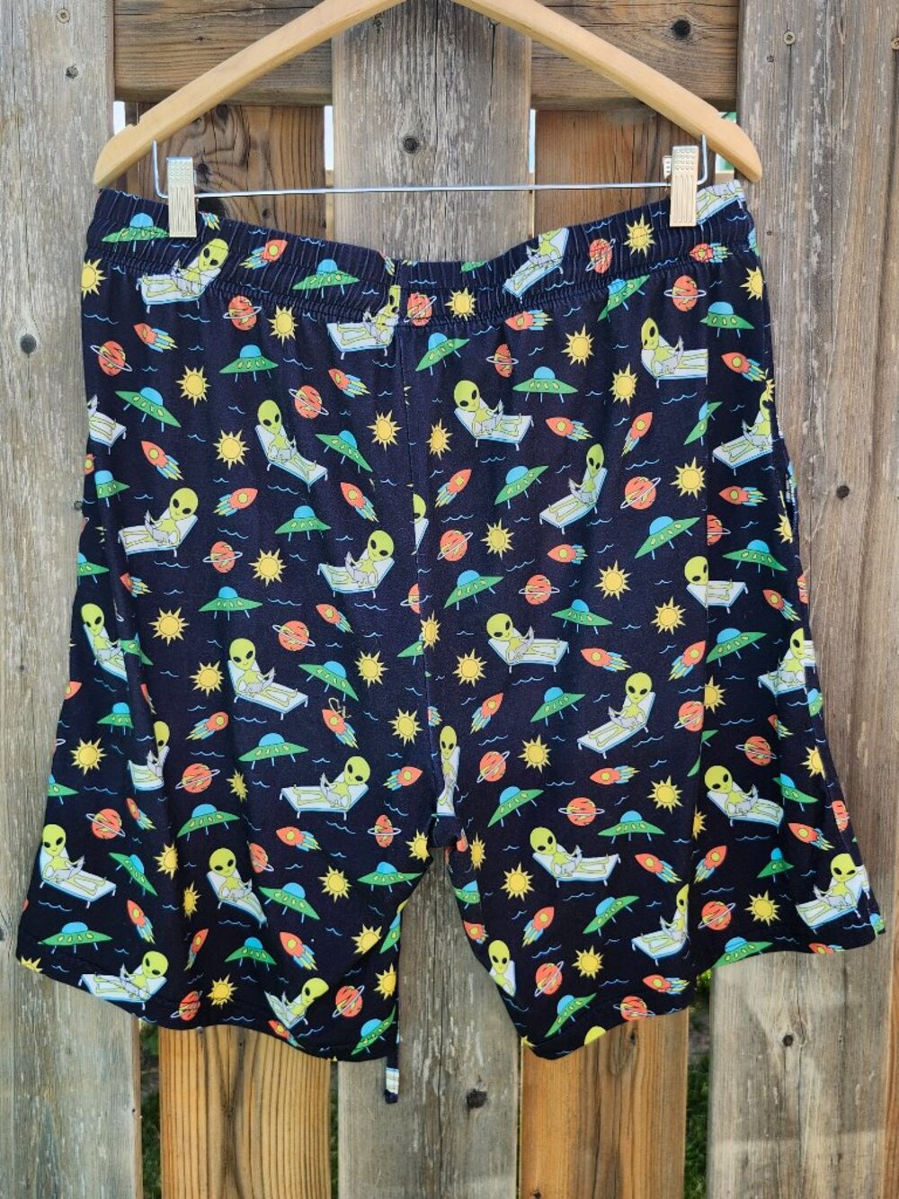 FUN LOCALS ONLY ALIENS Shorts Size Large PARTY SHORTS Lounge Shorts
